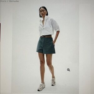 Athleta Skyline High Rise Tailored 4” Short Size 6 Eden NWT